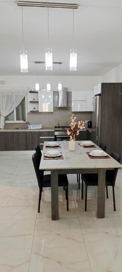 Large And Modern Apartment In The Centre Of Malta Моста Экстерьер фото