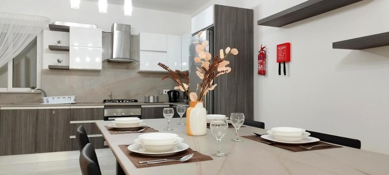 Large And Modern Apartment In The Centre Of Malta Моста Экстерьер фото