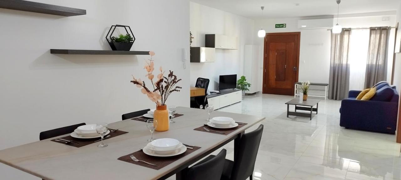Large And Modern Apartment In The Centre Of Malta Моста Экстерьер фото